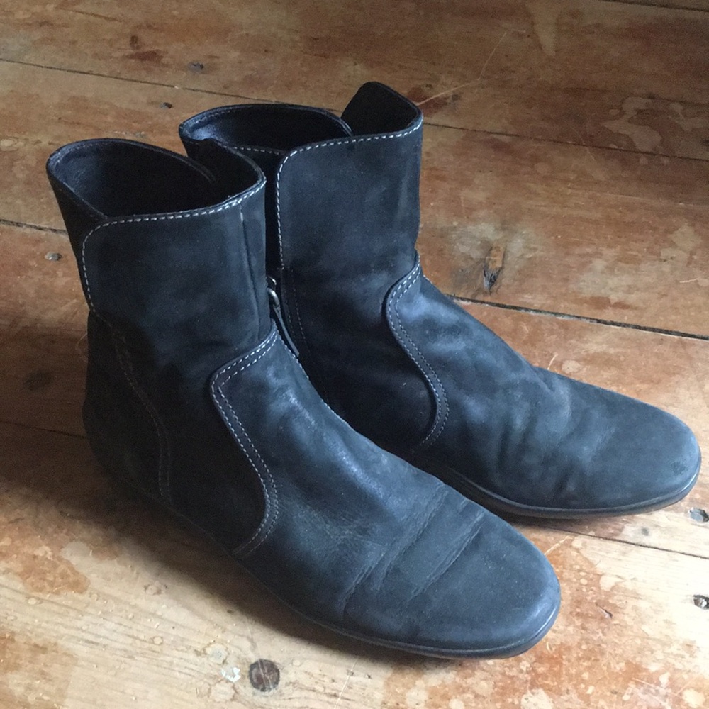 TOD’S Suede Ankle Boot // Size 38